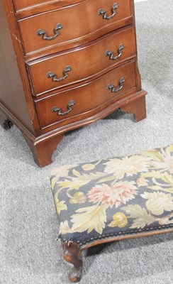 Lot 167 - A chest, stool and table