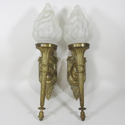 Lot 417 - A pair of lights