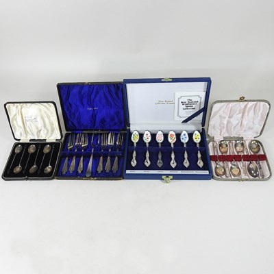 Lot 126 - A collection of cutlery