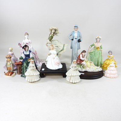 Lot 245 - A collection of figures