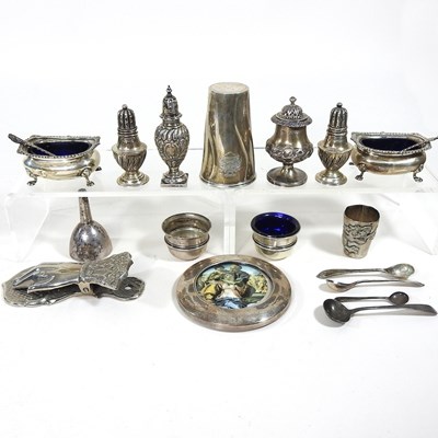 Lot 522 - A collection of silver