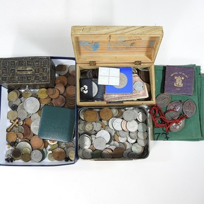 Lot 221 - A collection of coins