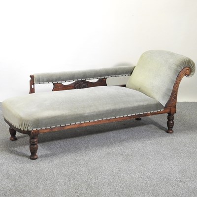 Lot 304 - A chaise longue