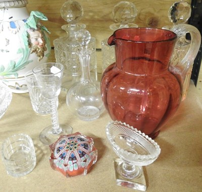 Lot 528 - Various glassware