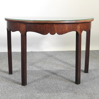 Lot 135 - A George III table