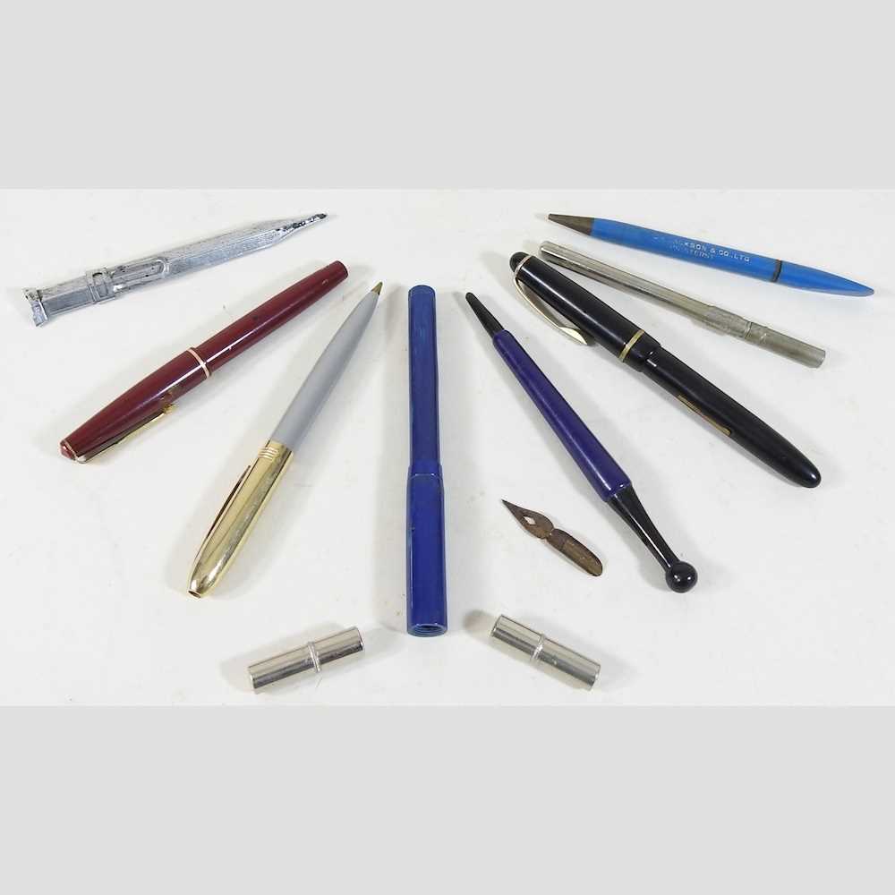 Lot 52 - A collection of vintage pens