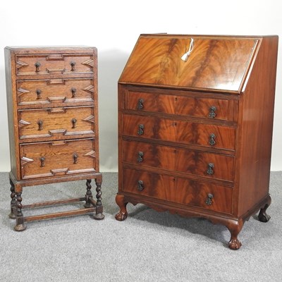 Lot 603 - A chest and bureau