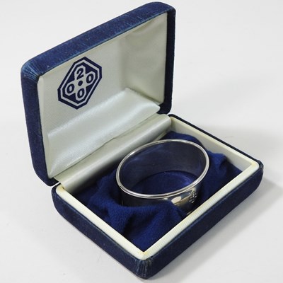 Lot 46 - A Millennium silver napkin ring
