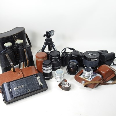 Lot 515 - A collection of cameras