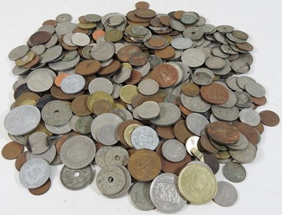 Lot 70 - A collection of coins