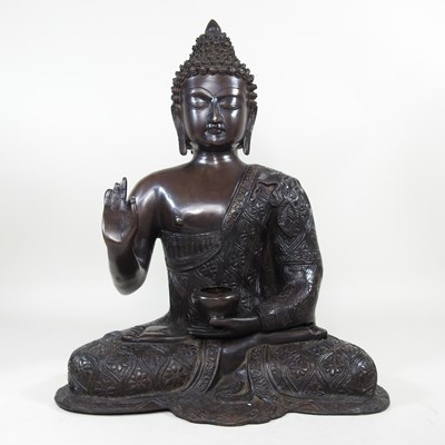 Lot 321 - A bronze statue