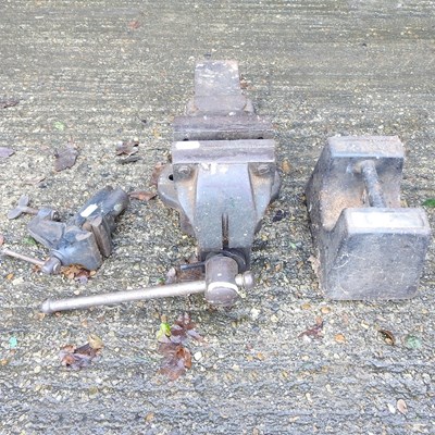 Lot 150 - A vice and tools