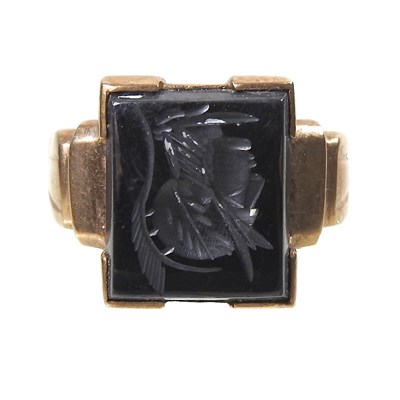 Lot 547 - A signet ring