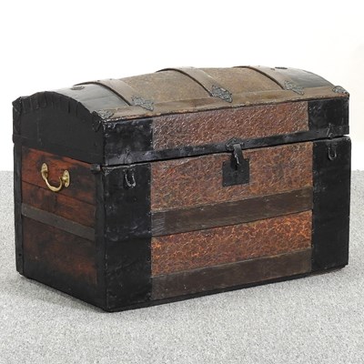 Lot 340 - A wooden trunk