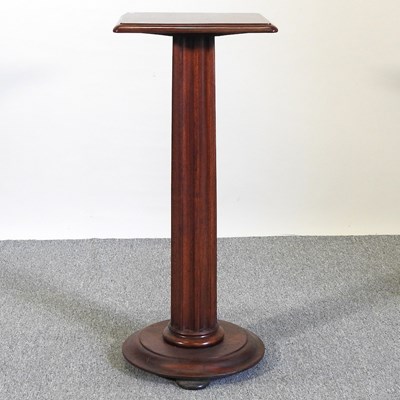 Lot 491 - A pedestal