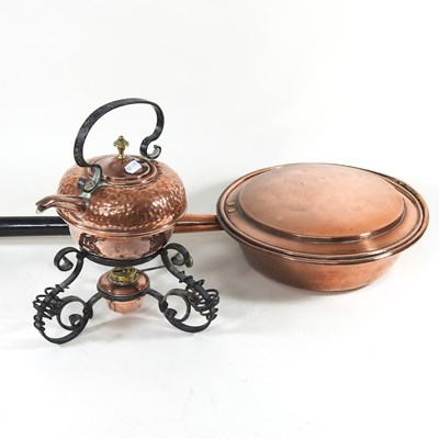 Lot 127 - A kettle and pan