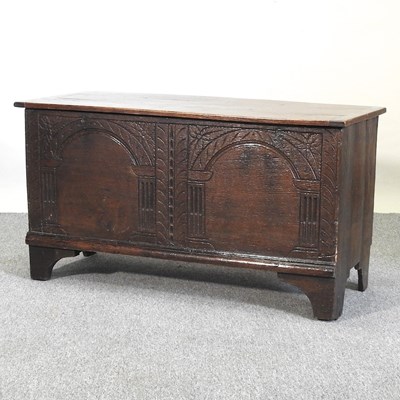 Lot 475 - An oak coffer