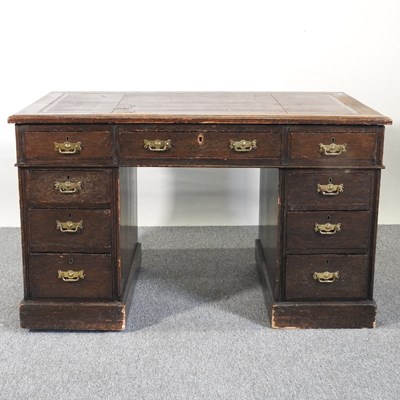 Lot 214 - An Edwardian desk