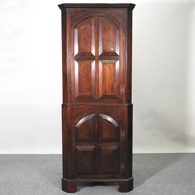Lot 473 - A corner cabinet