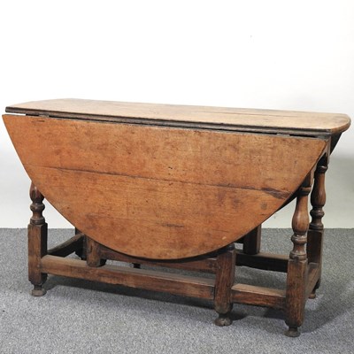 Lot 348 - An oak table