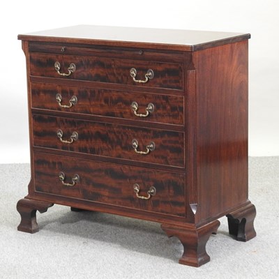 Lot 482 - A Georgian style chest of drawers