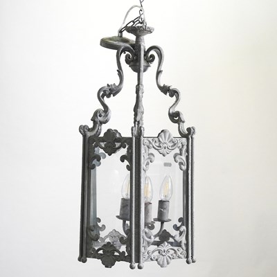 Lot 181 - A lantern