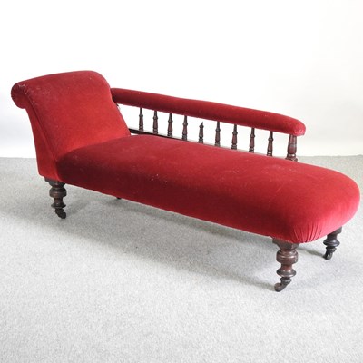 Lot 613 - An Edwardian red upholstered chaise longue