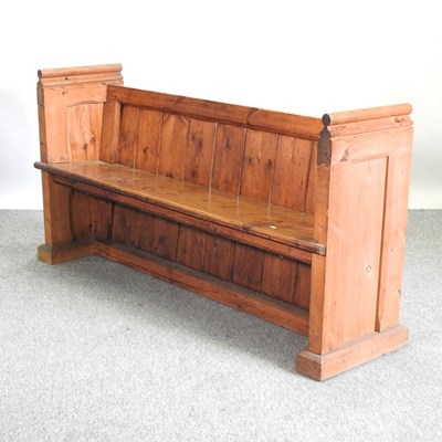 Lot 415 - An early 20th century pitch pine pew