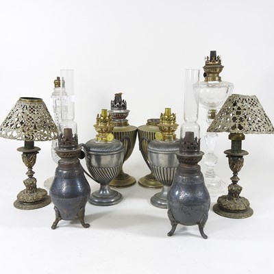 Lot 334 - Oil lamps