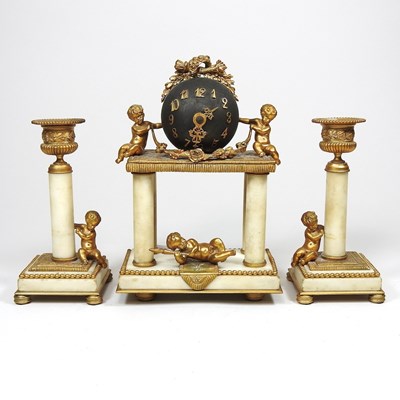 Lot 417 - A clock garniture