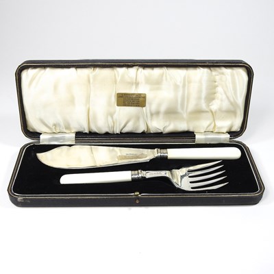 Lot 89 - Silver fish servers