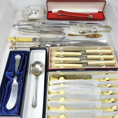 Lot 229 - A collection of cutlery