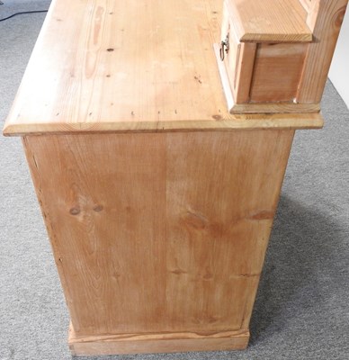 Lot 406 - A pine chest