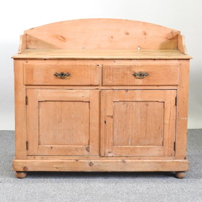 Lot 316 - A pine chiffonier