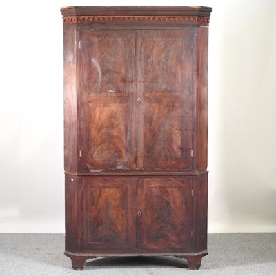 Lot 136 - A cupboard