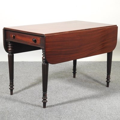 Lot 413 - A pembroke table