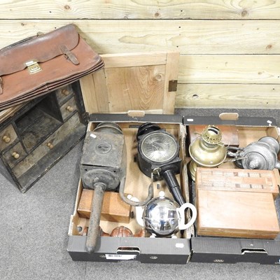 Lot 300 - Wooden items