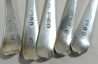 Lot 31 - A collection of teaspoons