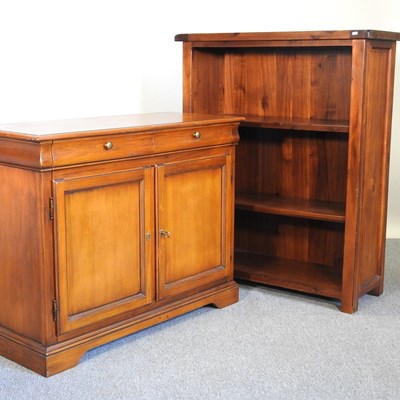 Lot 67 - A cabinet and bookcase