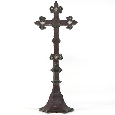 Lot 186 - A Victorian brass commemorative cross