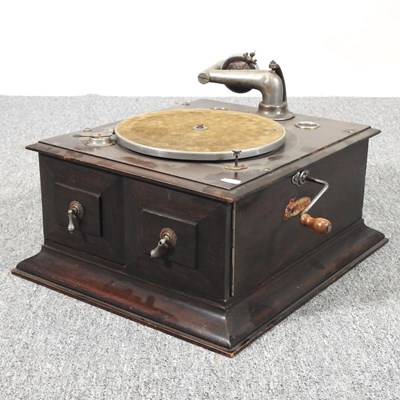 Lot 132 - A gramophone