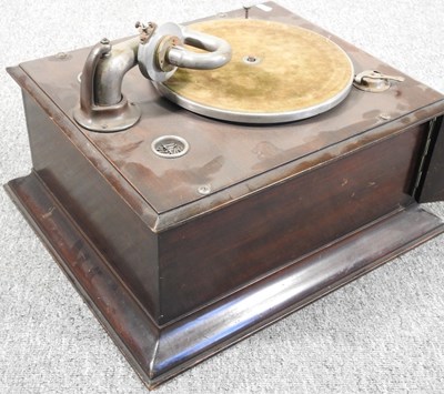 Lot 132 - A gramophone