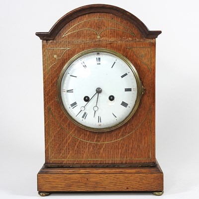 Lot 168 - A mantel clock