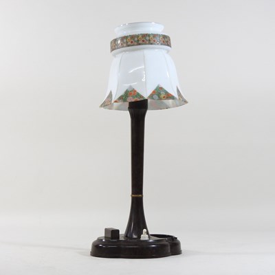 Lot 272 - A 1930's bakelite table lamp