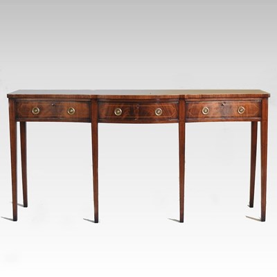 Lot 420 - A serpentine side table