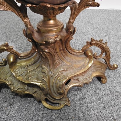 Lot 33 - An Italian clock