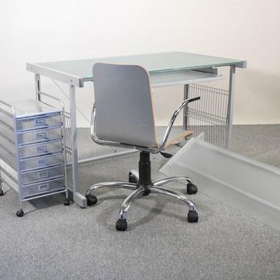 Lot 536 - A modern desk