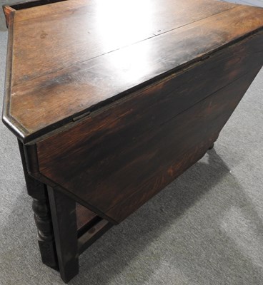 Lot 76 - A credence table