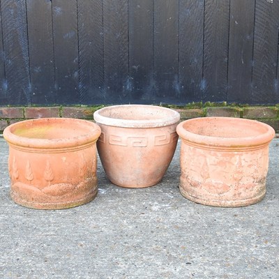 Lot 354 - A pair of pots