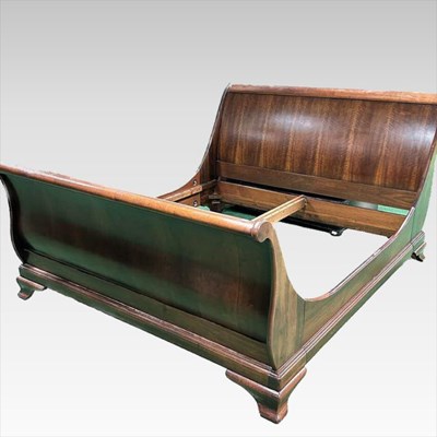 Lot 387 - A sleigh bed